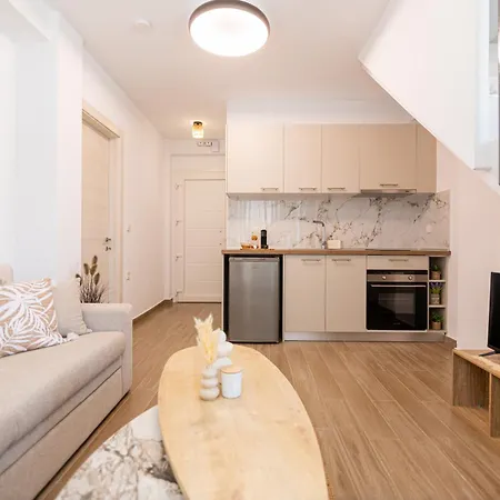 Almond's Family Maisonette Orfánion