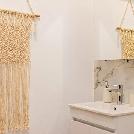 Almond's Family Maisonette *